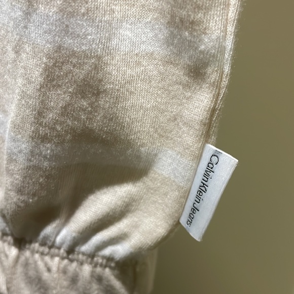 Calvin Klein Jeans Cropped Formal Top with Padded Shoulders NWT $18 PRICE DROP‼️ - Picture 6 of 12